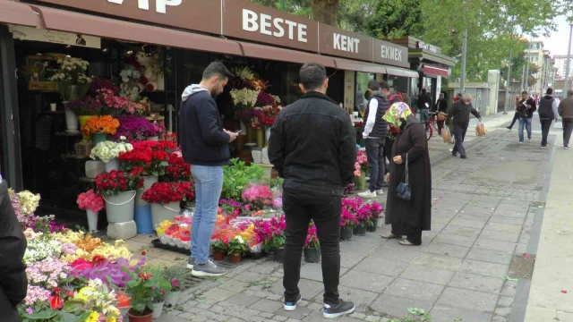 Çiçekçilerde ‘Anneler Günü’ yoğunluğu