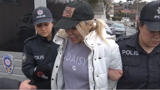 Ciciş kardeşlerden Esra Ersoy ”çocuğa cinsel istismar” suçundan gözaltına alındı