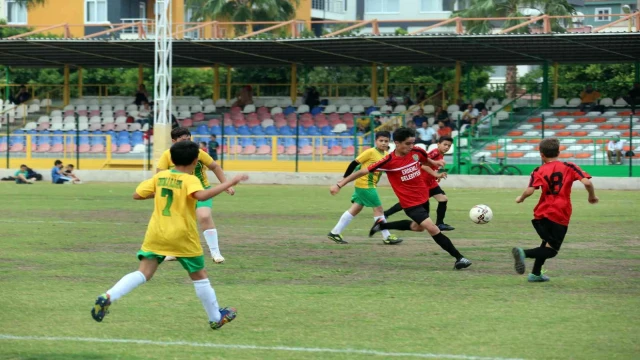 Çocuklar futbol şenliğinde buluştu