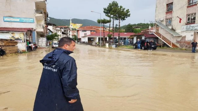 Çorum’da sağanak etkili oldu, 10 evi su bastı