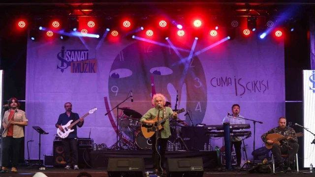 Cuma İş Çıkışı Ankara Konserinde Yeni Türkü Sahne Aldı