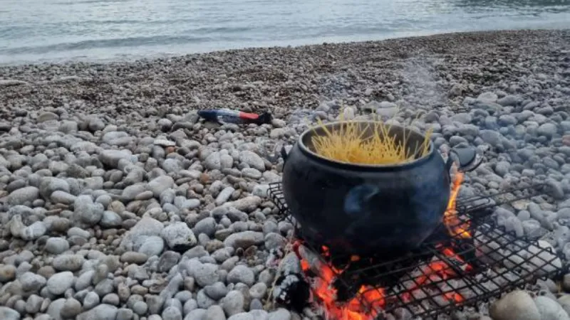 Tekneleri alabora olunca 4 arkadaşıyla ölümden dönen spiker o anları anlattı