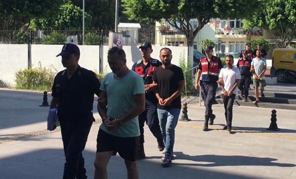 Antalya'da 20 kaçak göçmen yakalandı, 3 organizatör tutuklandı