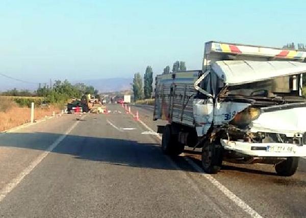 Ödemiş'te kamyonla traktör çarpıştı; İYİ Parti'li başkan yardımcısı öldü, 13 yaralı