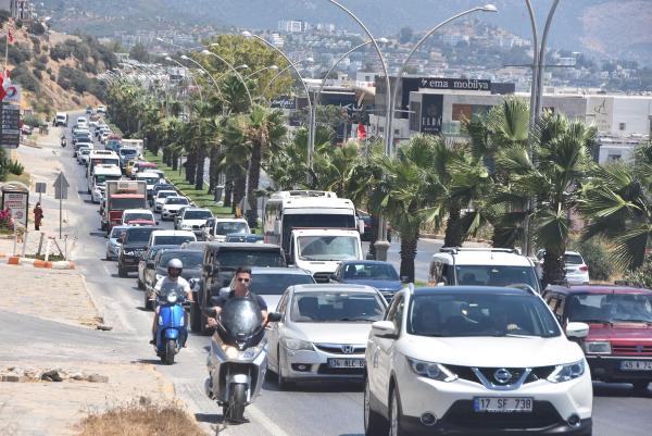 Muğla'da arife günü 5 kilometrelik araç kuyruğu