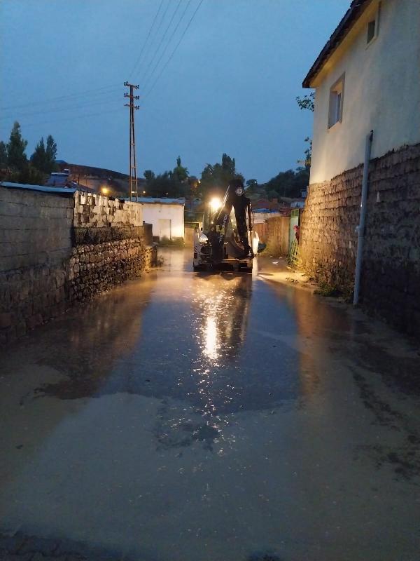 Kayseri'de sağanak yağış sele neden oldu