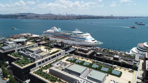 Rusya'dan yola çıkan kruvaziyer İstanbul'da