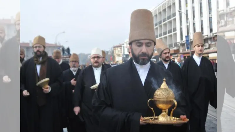 Mevlana'yı anma törenleri 'Dostluk Vakti' yürüyüşüyle başladı