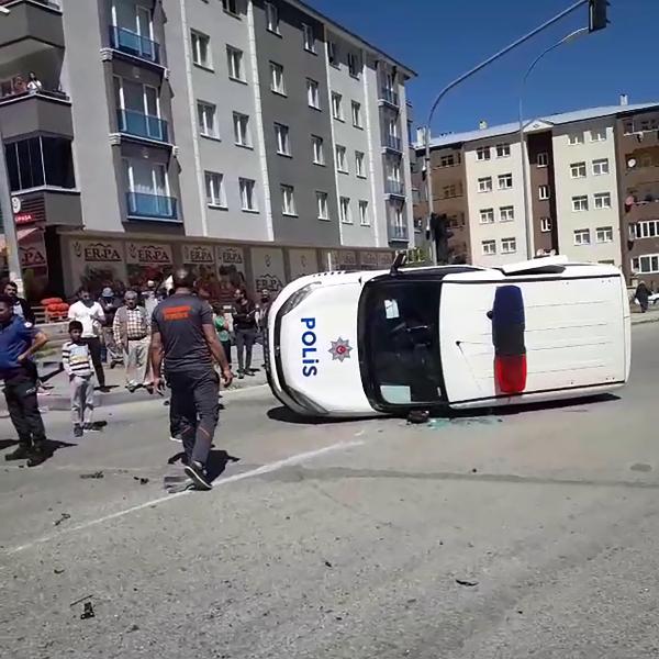Erzurum'da ihbara giden polis ekibi kaza yaptı