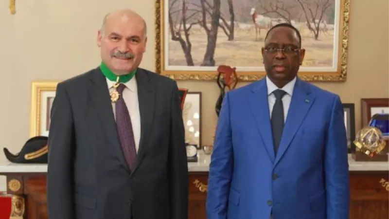 Senegal Cumhurbaşkanı Macky Sall, Büyükelçi Prof Dr Kavas’a devlet nişanı verdi