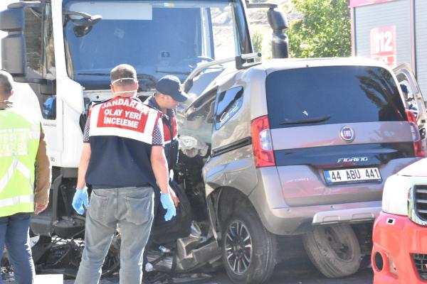 Malatya'da tatil dönüşü kaza: Aynı aileden 6 ölü