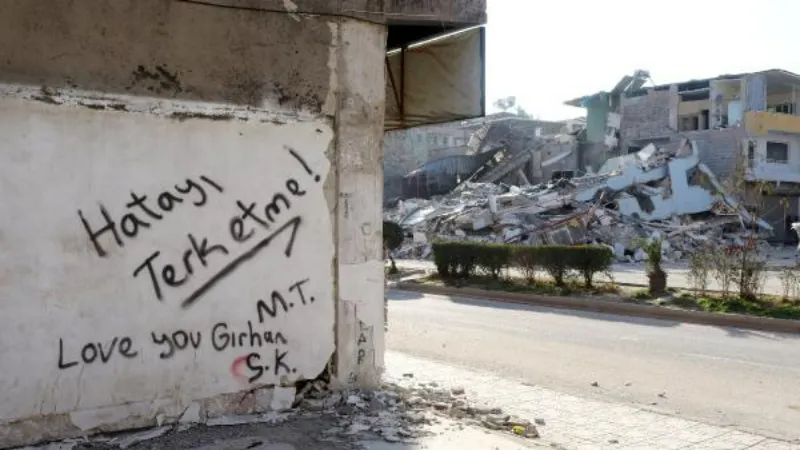 Hatay'da duvarlara yazılan yazılarda umut var