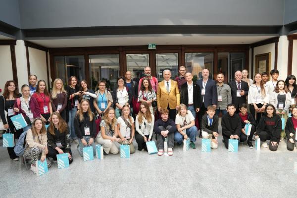 Erasmus öğrencileri Ümraniye Belediye Başkanı İsmet Yıldırım’ı ziyaret etti