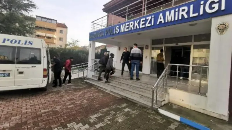 Sakarya’da 44 kaçak göçmen yakalandı; 2 gözaltı