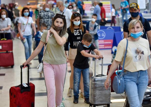 Antalya'da 8 milyon turist rakamı aşıldı; oteller eylülde de dolu