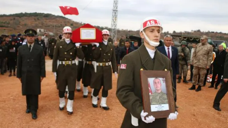 İki kardeşinden şehit ağabeye asker selamı ile veda