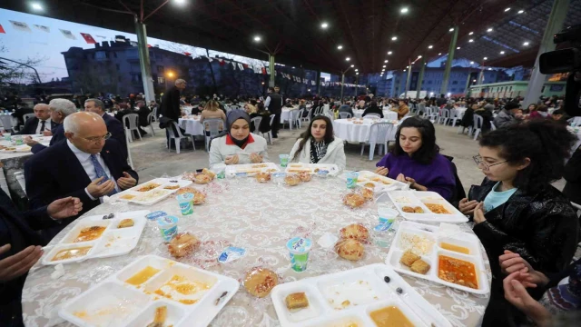 Demetevler sakinleri, iftar sofrasında buluştu