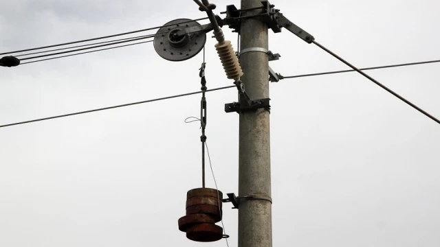 Demiryolu elektrik hattındaki 3 tonluk gergi ağırlığını çalan şüpheliler yakalandı