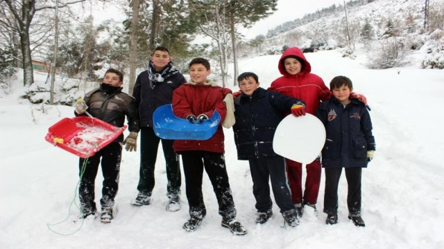 Denizli’de okullar kar yağışı nedeniyle bir gün tatil edildi