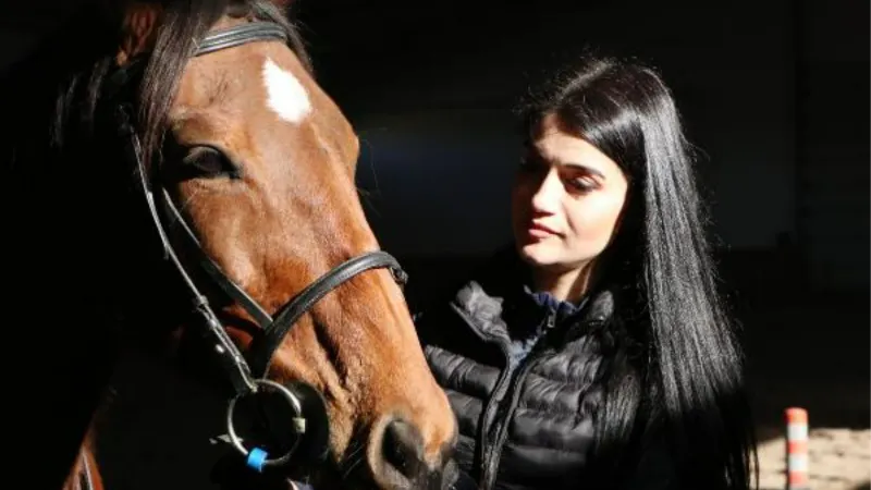 Attan düşünce kendisine gülenlere inat edip at antrenörü oldu