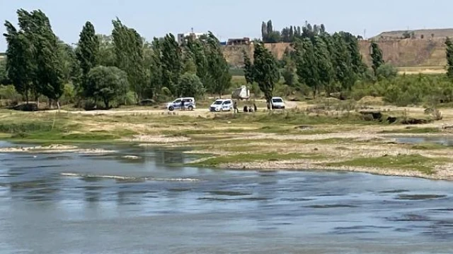 Dicle Nehri’ne giren 3 liseli boğuldu