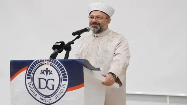 Diyanet İşleri Başkanı Erbaş, gençlerle iftar yaptı