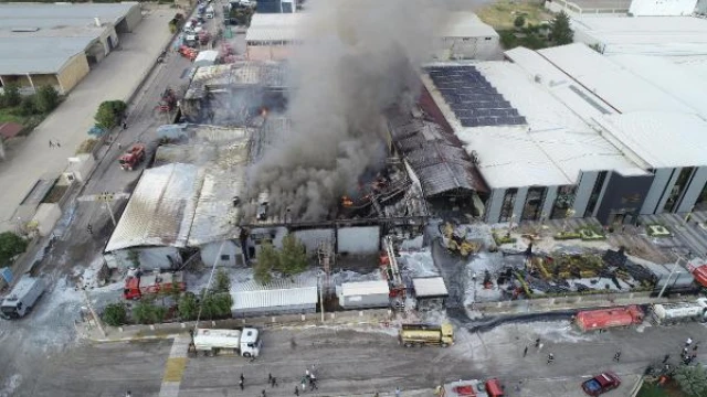 Diyarbakır’da kozmetik firması imalathanesinde yangın (3)