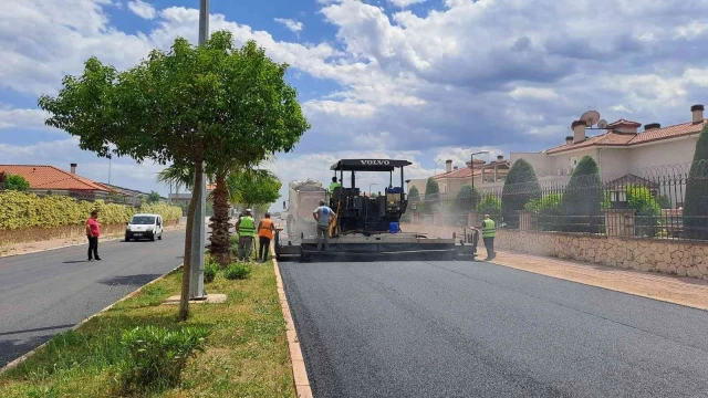 Döşemealtı Belediyesi, ilçeyi modern yollara kavuşturuyor