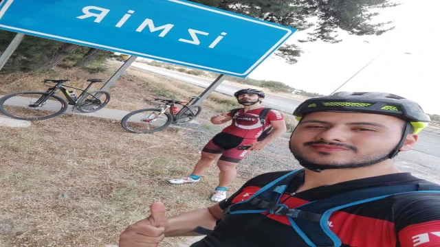 Dünya Bisiklet Günü için 1 günde 416 kilometre pedal çevirerek Eskişehir’den İzmir’e ulaştılar