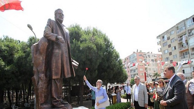 Dünya Şairi Nazım Hikmet, Karşıyaka’da Anıldı