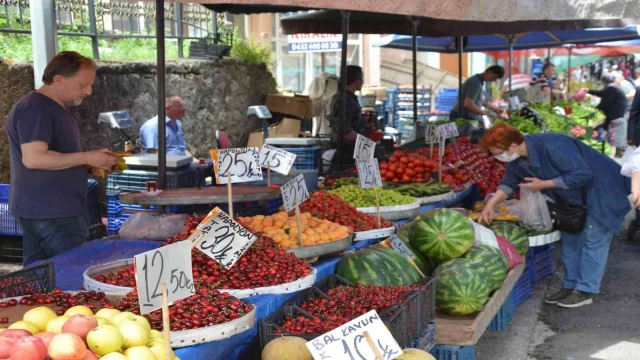 Düşen fiyatlar sonrası semt pazarları hareketlendi