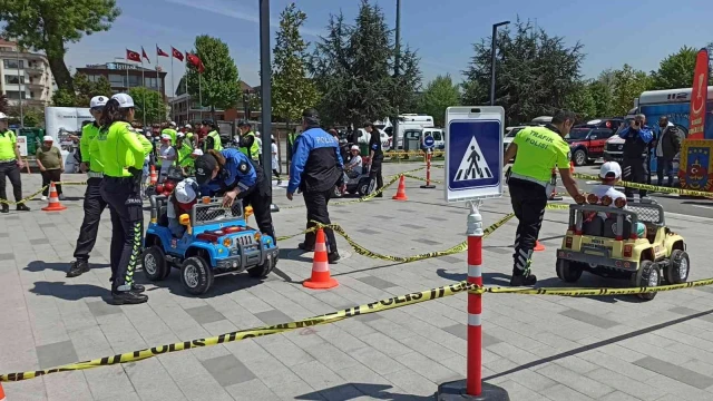 Düzce’de miniklere trafik eğitimi verildi