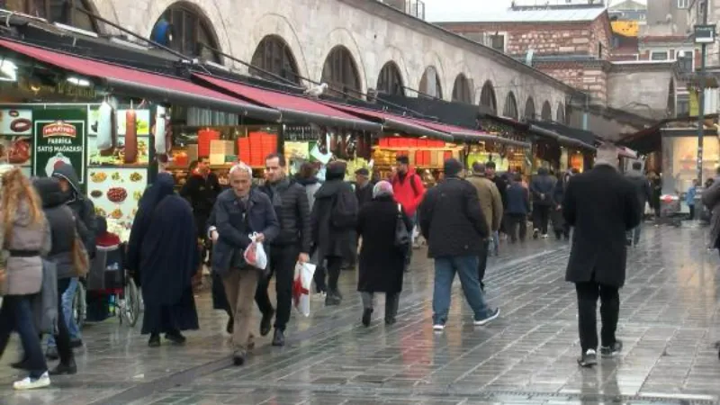 Mısır Çarşısı'nda ramazan hareketliliği