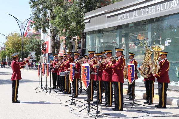 Van ve Bitlis'te 30 Ağustos Zafer Bayramı'nın 100'üncü yıl dönümü kutlandı