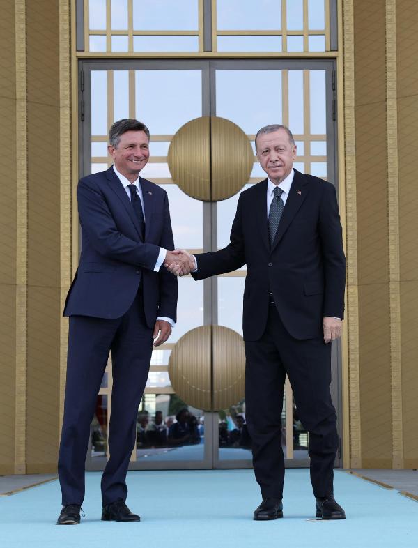 Cumhurbaşkanı Erdoğan, Slovenya Cumhurbaşkanı Pahor'u resmi törenle karşıladı