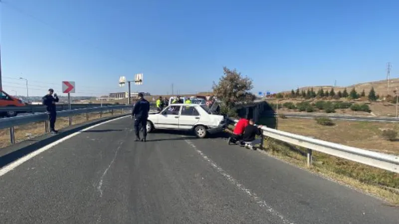 'Dur' ihtarına uymayan sürücü kaza yaptı; ehliyeti olmadığı ortaya çıktı