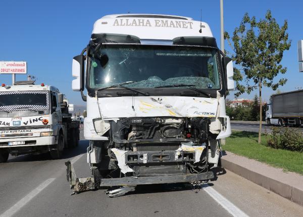 TIR ile çarpışan taksideki şoför ve yolcu öldü