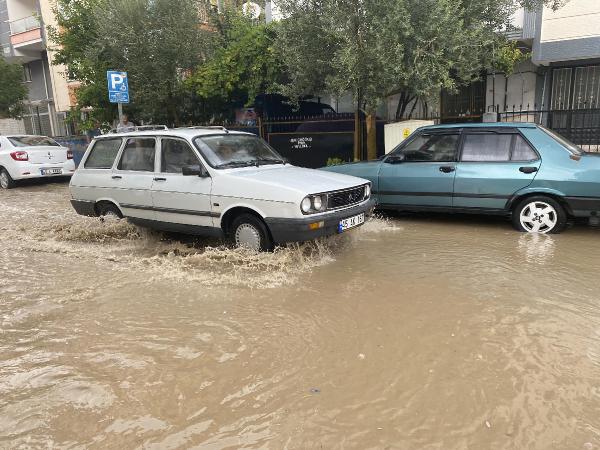 Manisa'da dolu ve sağanak etkili oldu