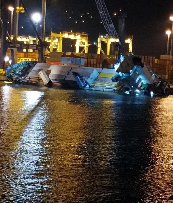 Hatay’da su alan kargo gemisi battı