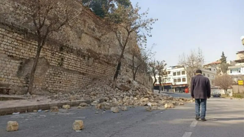 Kahramanmaraş Kalesi, depremde hasar gördü