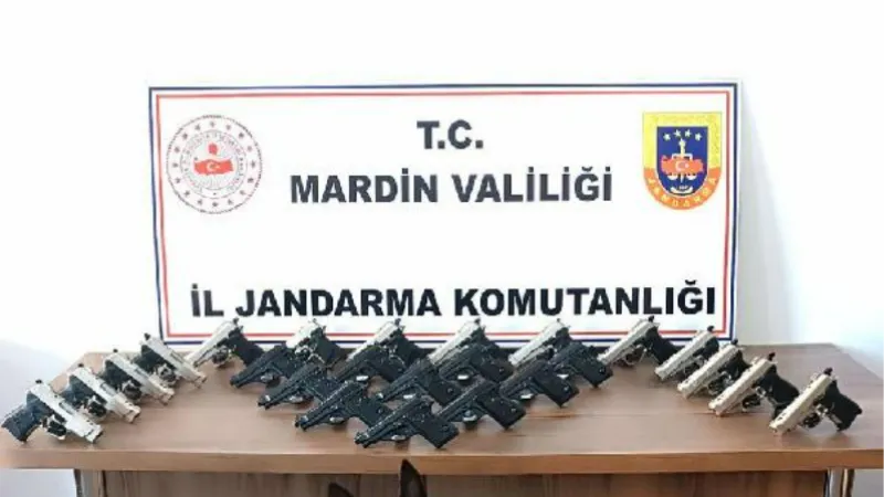 Mardin'de durdurulan araçta 25 adet ruhsatsız tabanca ele geçirildi