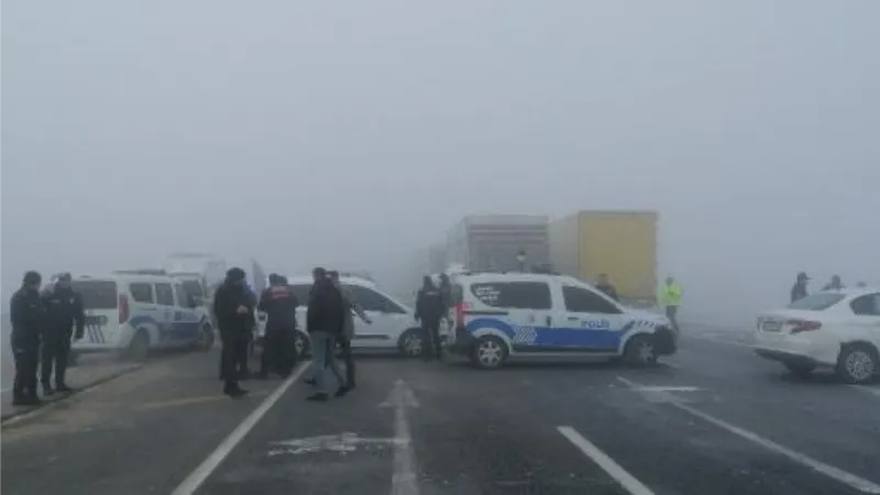 Konya'da asker araç, TIR'a çarptı: 2 şehit, 2 yaralı