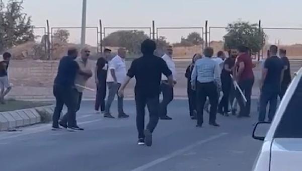 Şanlıurfa’da, sopalı 'yol verme' kavgası kamerada