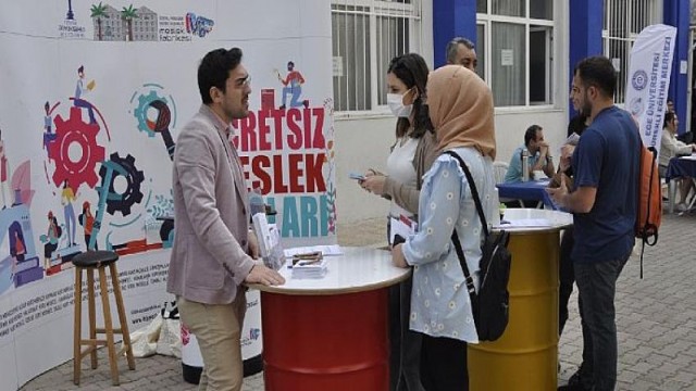 Ege Meslek Yüksekokulu öğrencileri Kariyer Günlerinde iş dünyasıyla buluştu