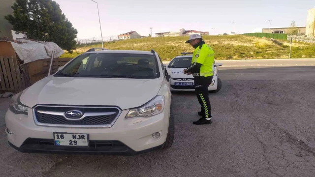 Ehliyetine el konulan maganda trafikte yine tehlike saçtı