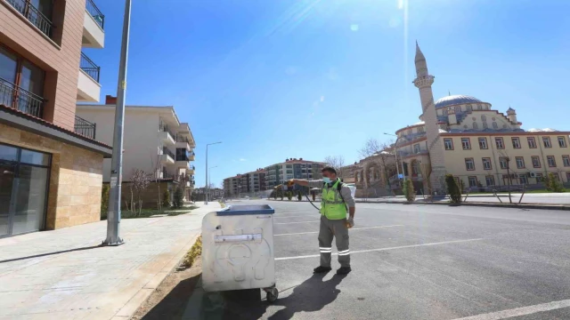 Elazığ Belediyesi larva ilaçlama çalışmalarını sürdürüyor