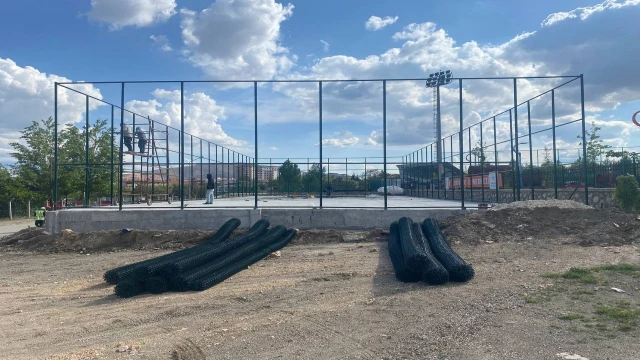 Elazığ Gençlik Merkezi’ne tenis kortu