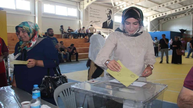 Elazığ’da bir mahalle sandık başında gitti