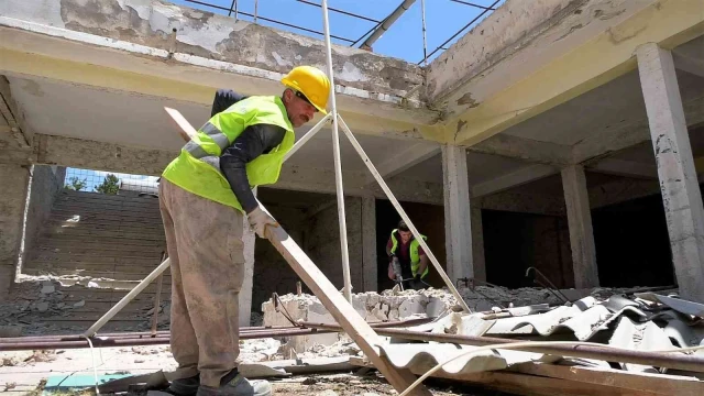 Elmalı Eski Hal Binası Kadın Emeği Üretim Atölyesi’ne dönüşecek