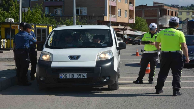 Emniyetten 3 farklı noktada eş zamanlı denetim